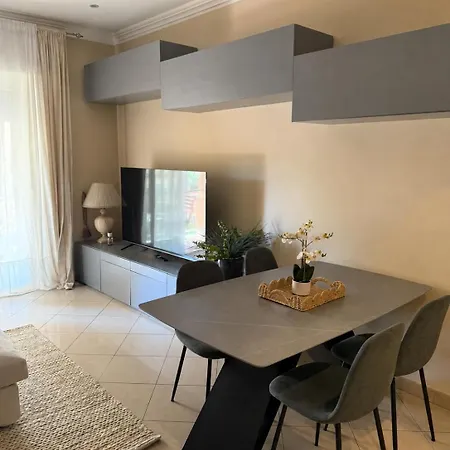 Giotto House Elegant - Sea View شقة *