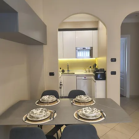 Giotto House Elegant - Sea View شقة *