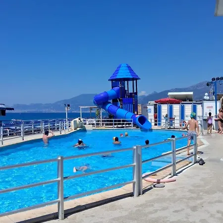 Giotto House Elegant - Sea View شقة